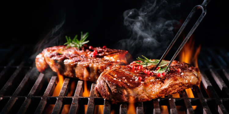 Barbecuing This Fourth Of July? Here’s What To Do And What Not To Do